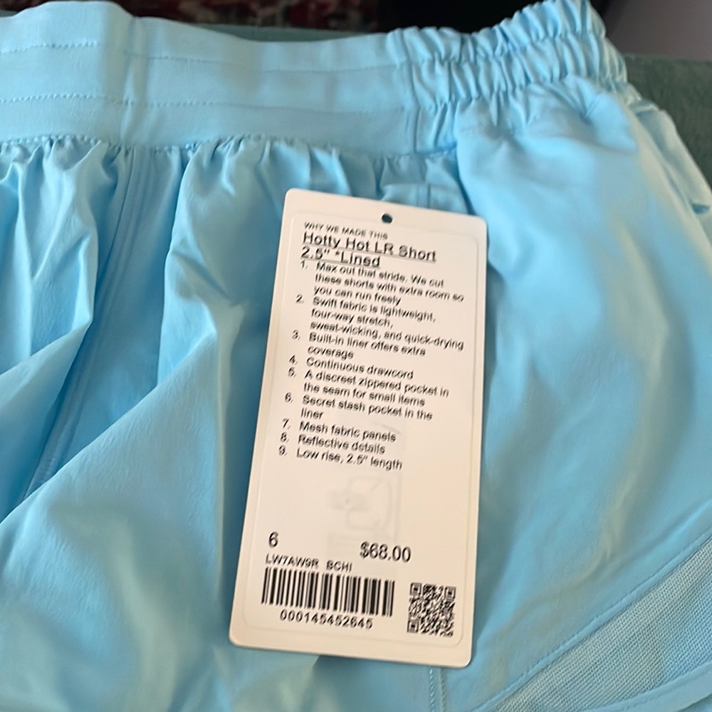 Lululemon Hotty Hot LR Shorts 2.5